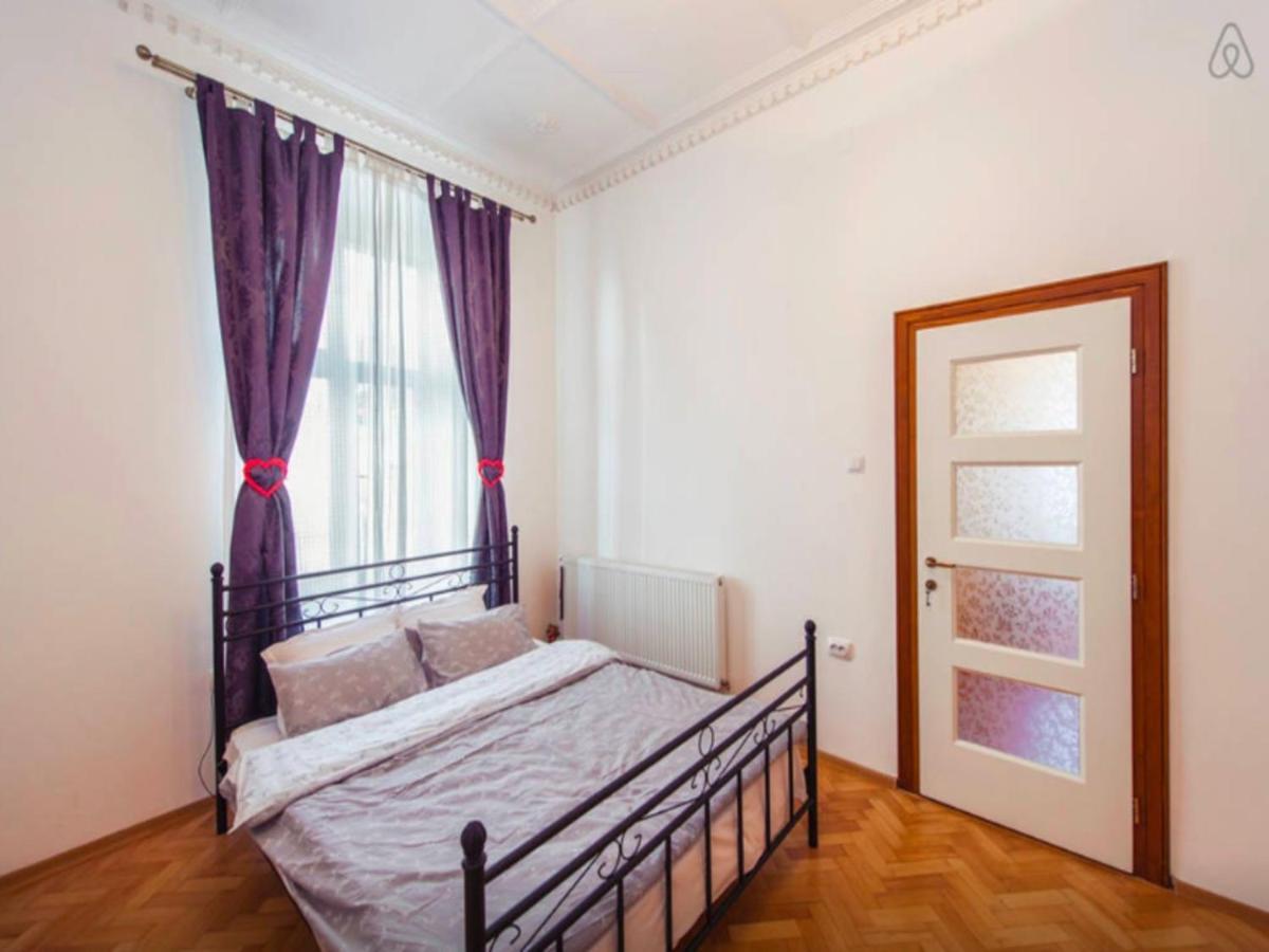 Love Nest Apartment Brasov Ruang foto