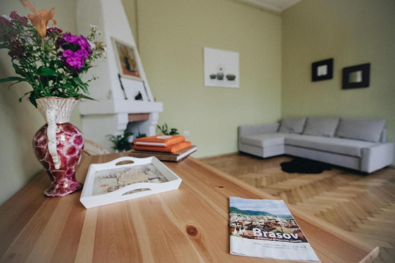 Love Nest Apartment Brasov Bagian luar foto