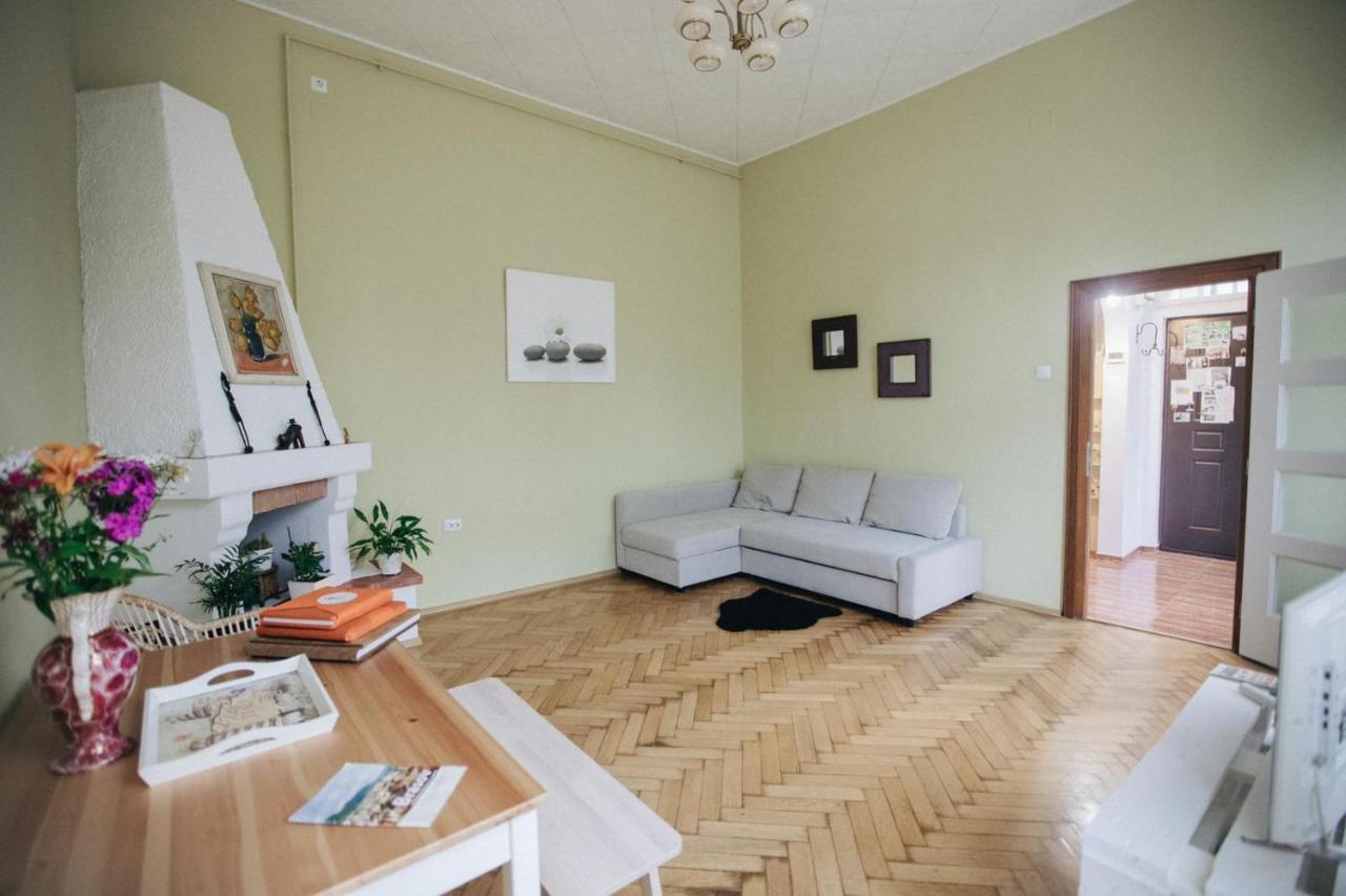 Love Nest Apartment Brasov Bagian luar foto